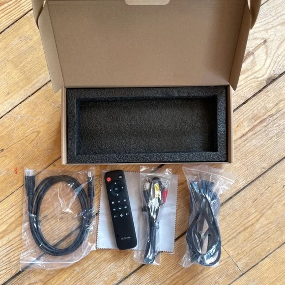 Ultimea Apollo P40 Projector - Picture 7 of 8